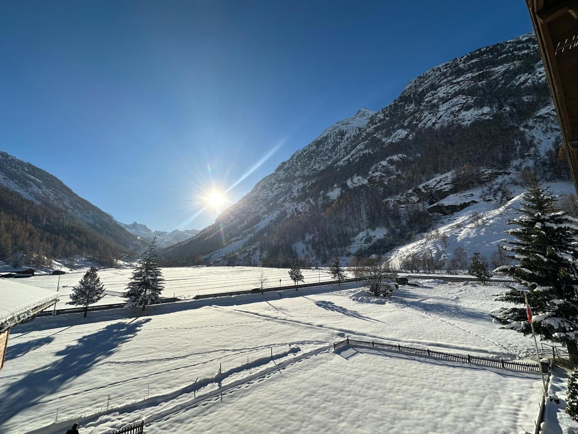 Alpine Retreat 4 Person Apartment Near Zermatt With Parking! Tasch Exterior photo